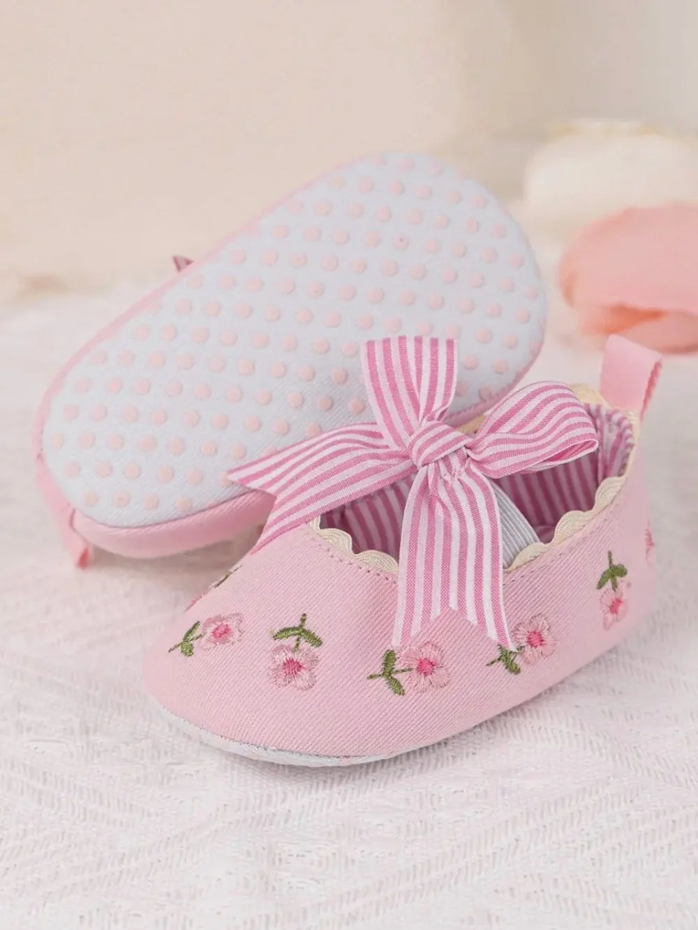 Embroidered Girls Baby Shoes With Front Bow